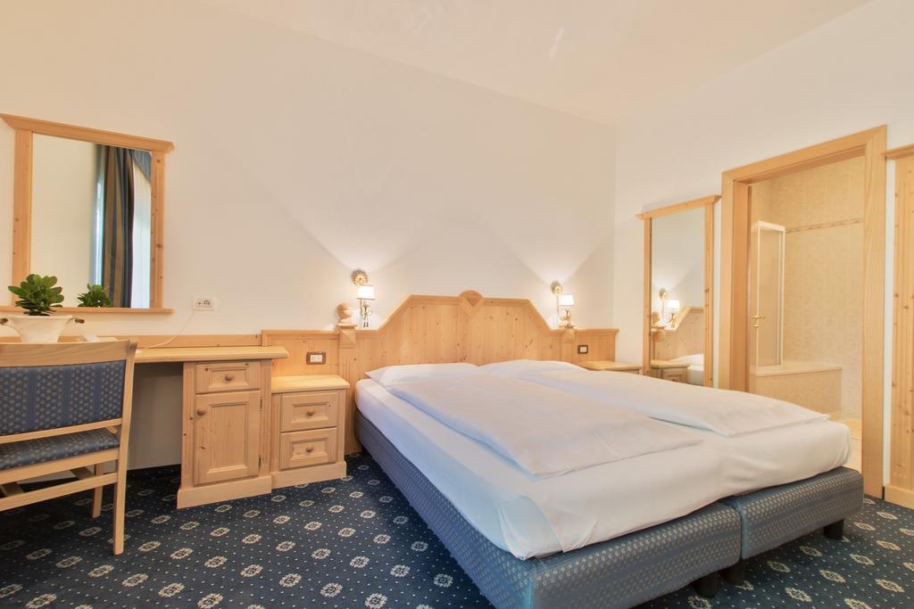 Garni La Dorada Aparthotel Colfosco Quarto foto