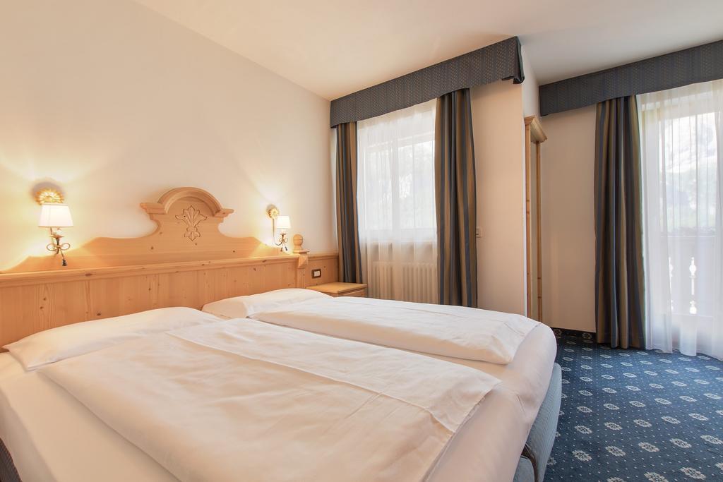 Garni La Dorada Aparthotel Colfosco Exterior foto