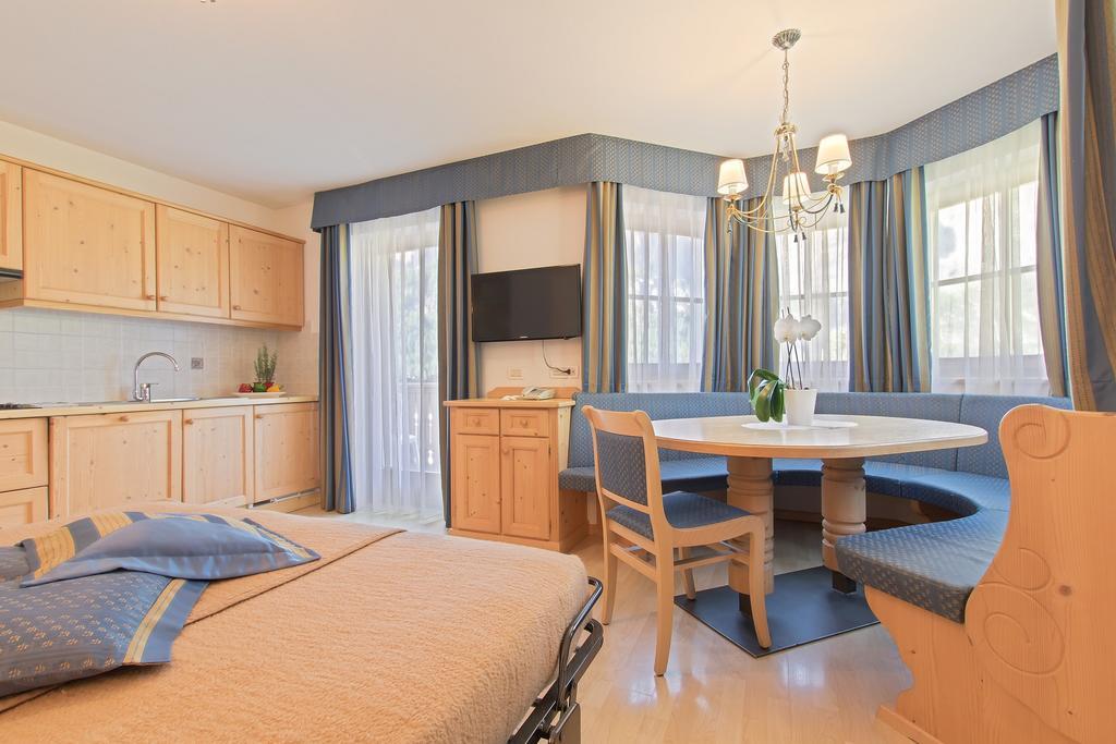 Garni La Dorada Aparthotel Colfosco Quarto foto