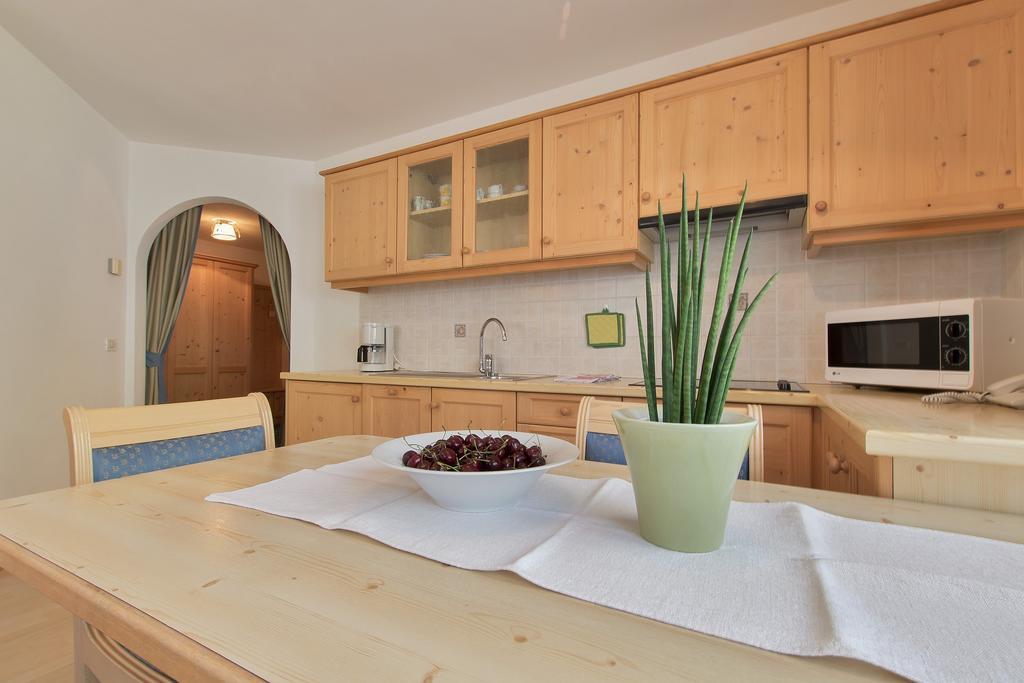 Garni La Dorada Aparthotel Colfosco Quarto foto